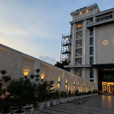 The Mudra Hotel Варанаси Экстерьер фото