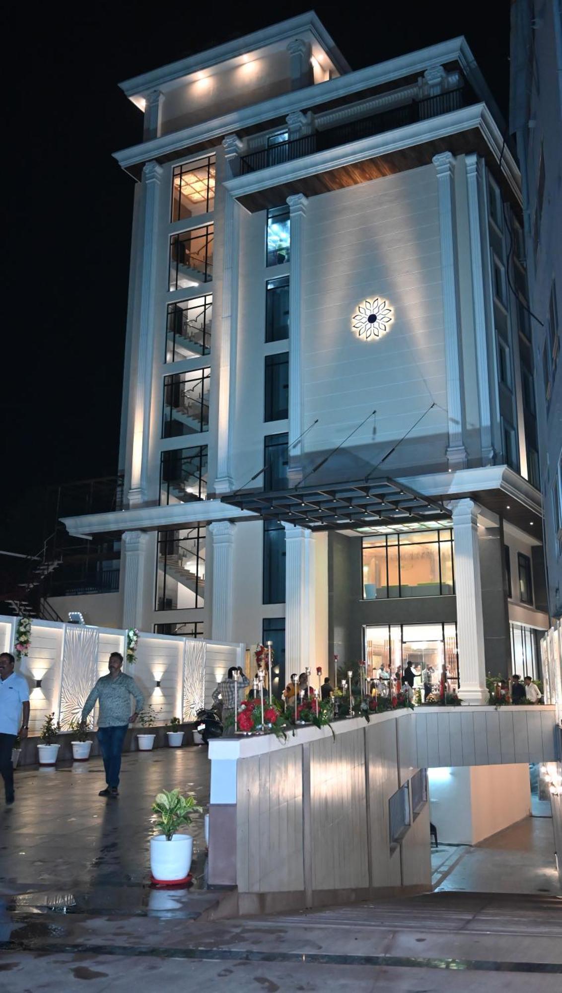The Mudra Hotel Варанаси Экстерьер фото